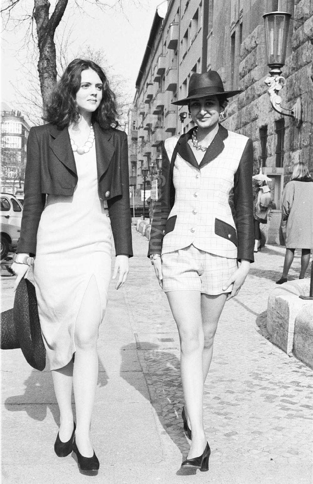 GDR image archive: Berlin - Fashion - Berliner Designer-Messe, AVZ-Logenhaus Emser Straße 12-13 10.