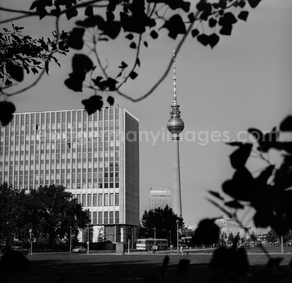 GDR picture archive: Berlin - Mitte - View towards TV tower with the buildings of the Ministry of Foreign Affairs ( MFAA ) and the Hotel Stadt Berlin