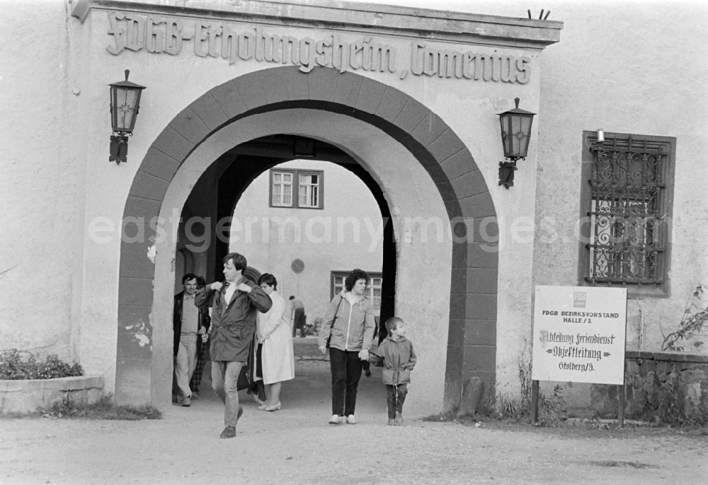 GDR photo archive: Stolberg (Harz) - Entrance of the FDGB holiday home Comenius in the castle in Stolberg (Harz) in the federal state of Saxony-Anhalt in the territory of the former GDR, German Democratic Republic