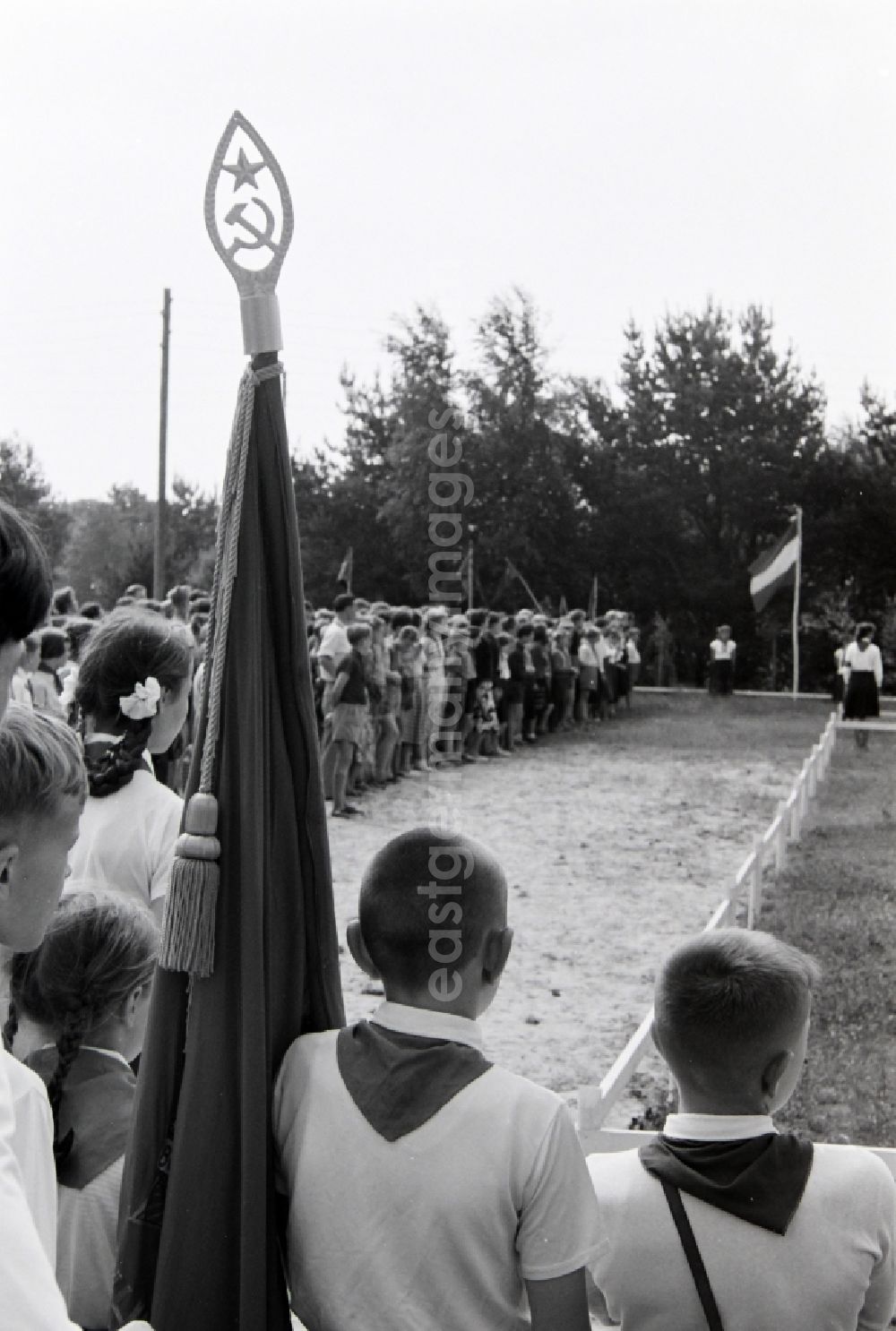 Prerow: Summer camp operation with pupils and teenagers in the summer camp Kim Ir Sen of the pioneer organization Ernst Thaelmann in Prerow in the state Mecklenburg-Western Pomerania on the territory of the former GDR, German Democratic Republic. With homemade phantasy uniforms and pre-military drill and ante-exercises, the communist tradition was commemorated in the Spanish Civil War