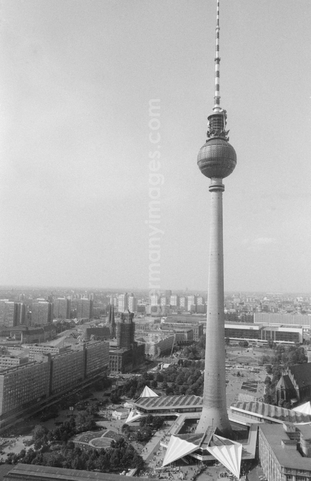 GDR image archive: Berlin - Antenna support at the top of the Fernsehturm in Berlin, the former capital of the GDR, German Democratic Republic