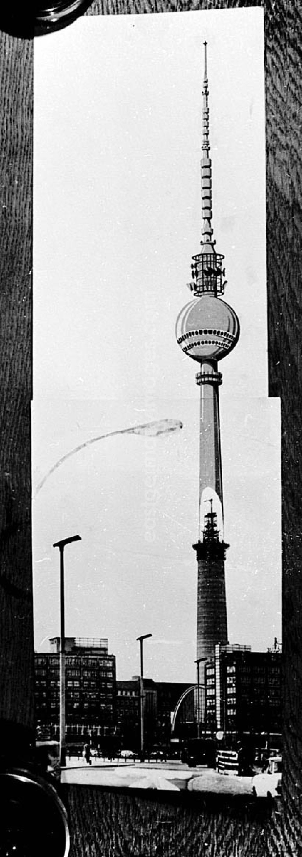 GDR image archive: - 1967 Fernsehturmmontage Reproduktionen