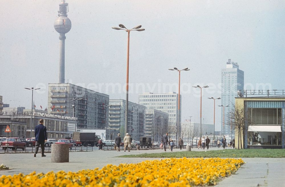 GDR image archive: Berlin - The festively decorated Karl-Marx-Allee on the occasion of the 8th of May, the day of the liberation in Berlin, the former capital of the GDR, German Democratic Republic