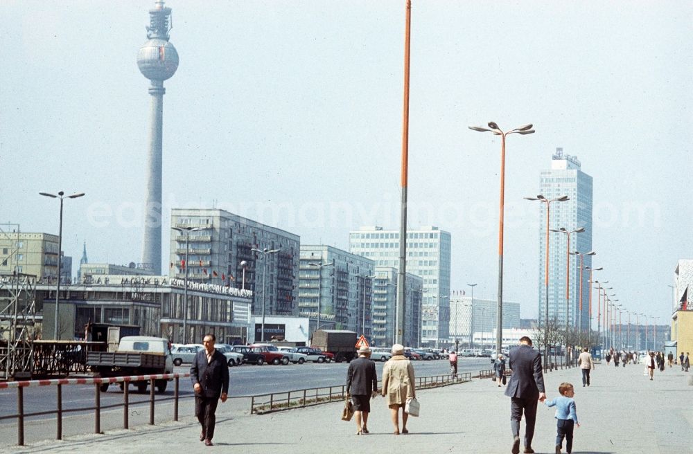 GDR picture archive: Berlin - The festively decorated Karl-Marx-Allee on the occasion of the 8th of May, the day of the liberation in Berlin, the former capital of the GDR, German Democratic Republic