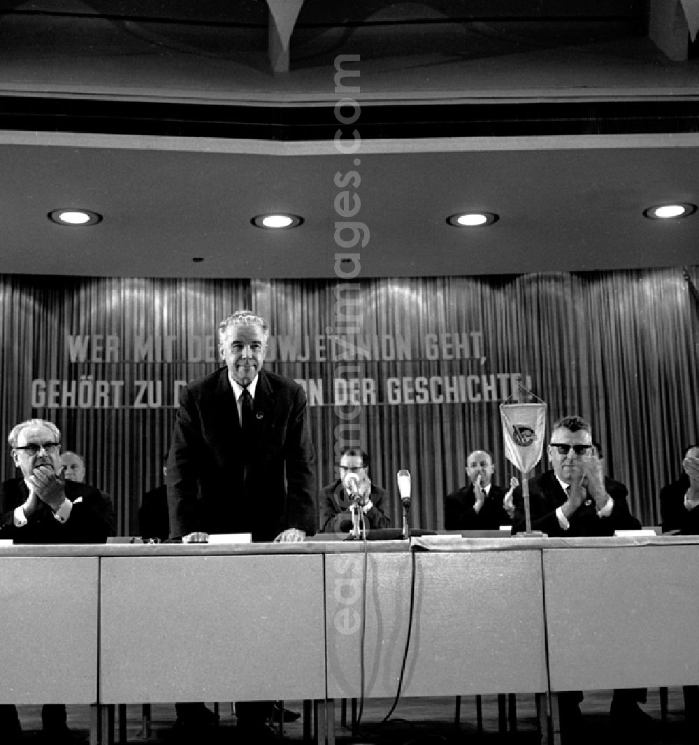 GDR photo archive: Berlin - Festsitzung in der Kongresshalle zum 99. Geburtstag Lenins. Sprecher und Botschafter ist Pjotr Abrassimow.
