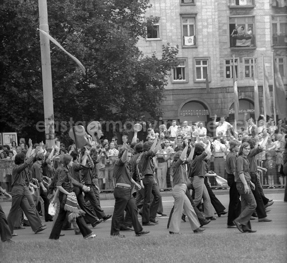 GDR image archive: Berlin - Festival move on the occasion of the world festival of the youth and student in Berlin, the former capital of the GDR, German democratic republic