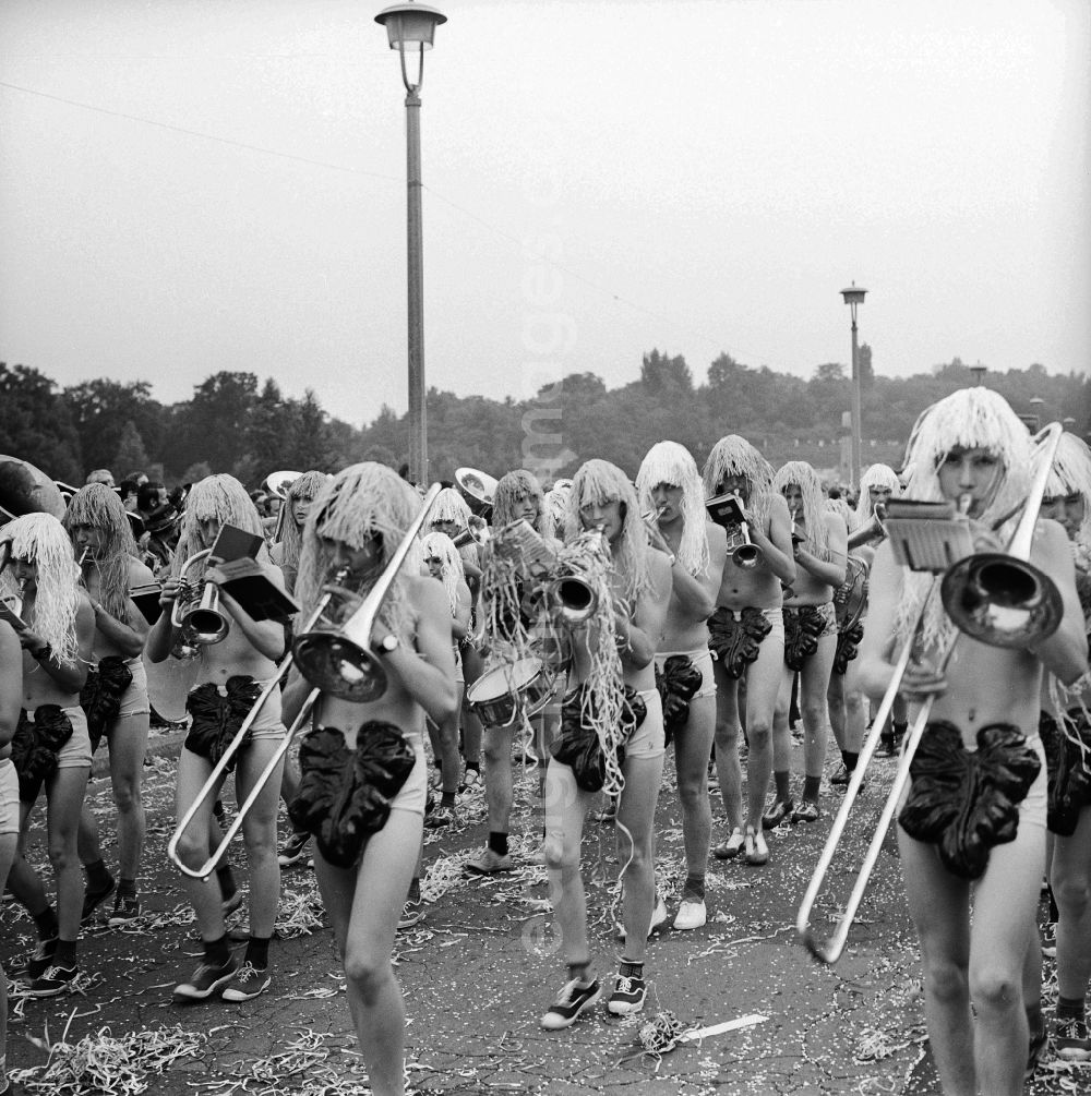 GDR image archive: Berlin - Festival move on the occasion of the world festival of the youth and student in Berlin, the former capital of the GDR, German democratic republic