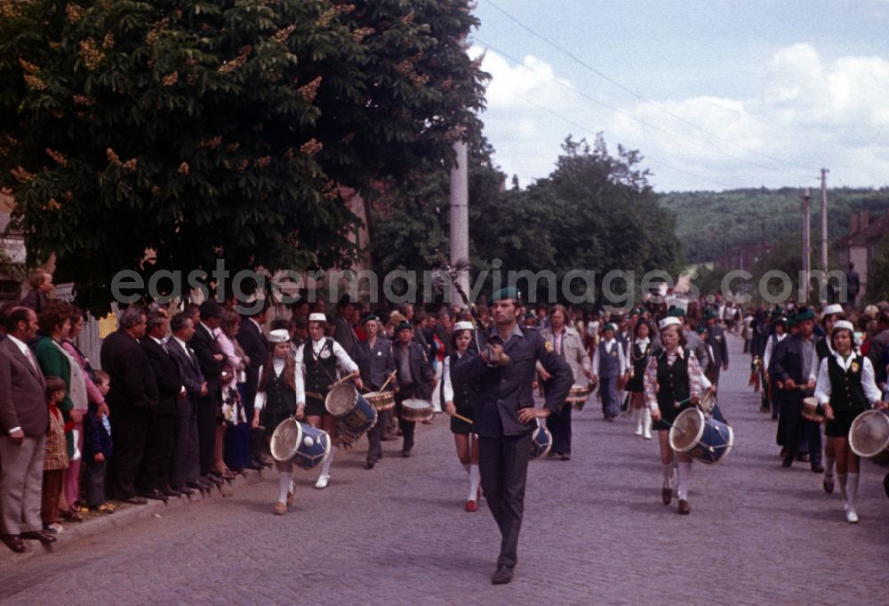 GDR picture archive: Memleben - Parade for the 120
