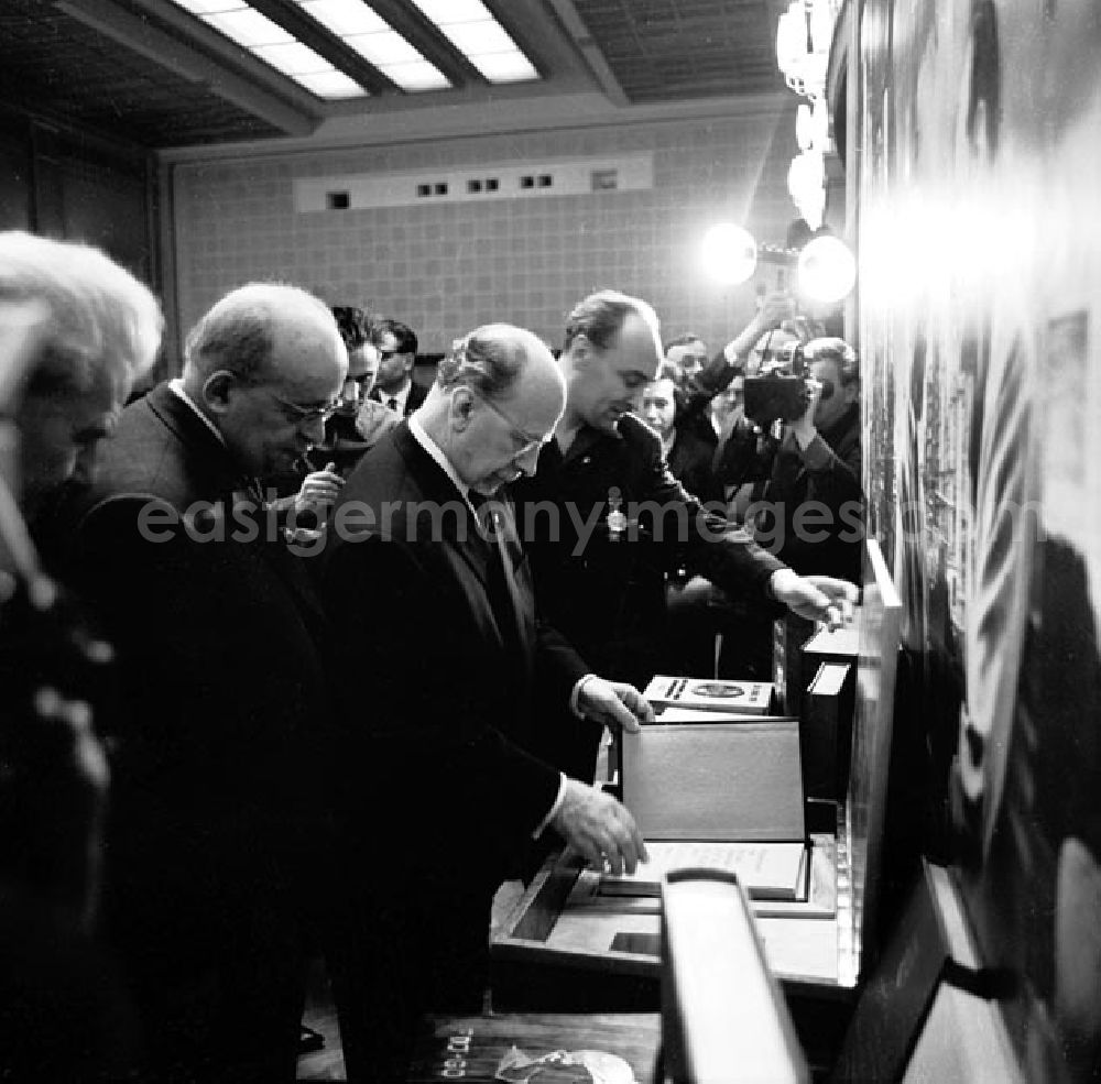 GDR picture archive: Berlin - 19.04.1966 Festveranbstaltung zum 2