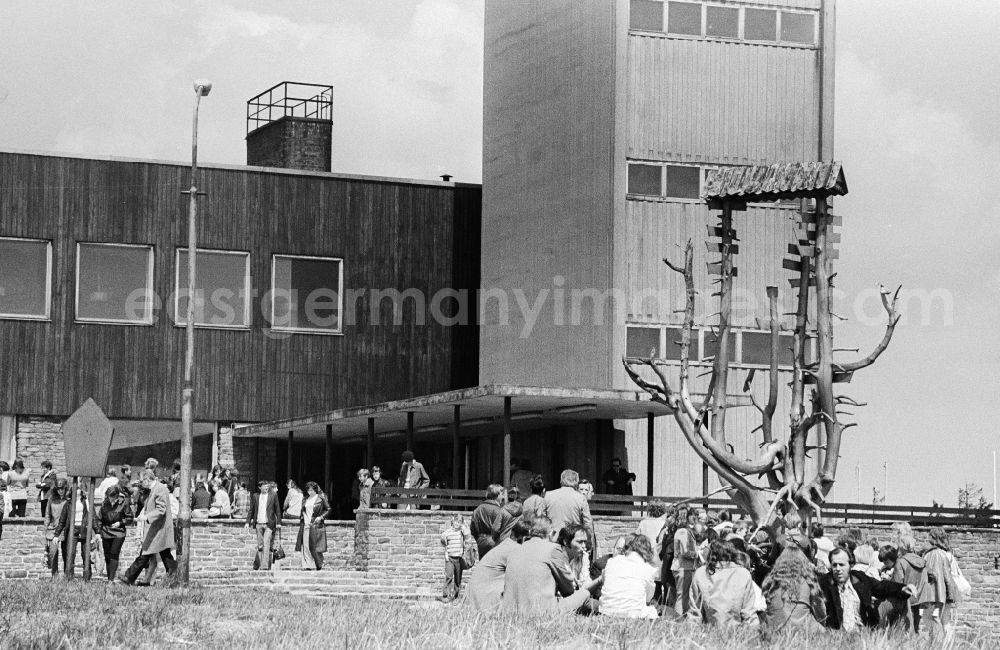GDR image archive: Oberwiesenthal - The restaurant Fichtelberghaus with viewing tower in Oberwiesenthal in the federal state of Saxony on the territory of the former GDR, German Democratic Republic