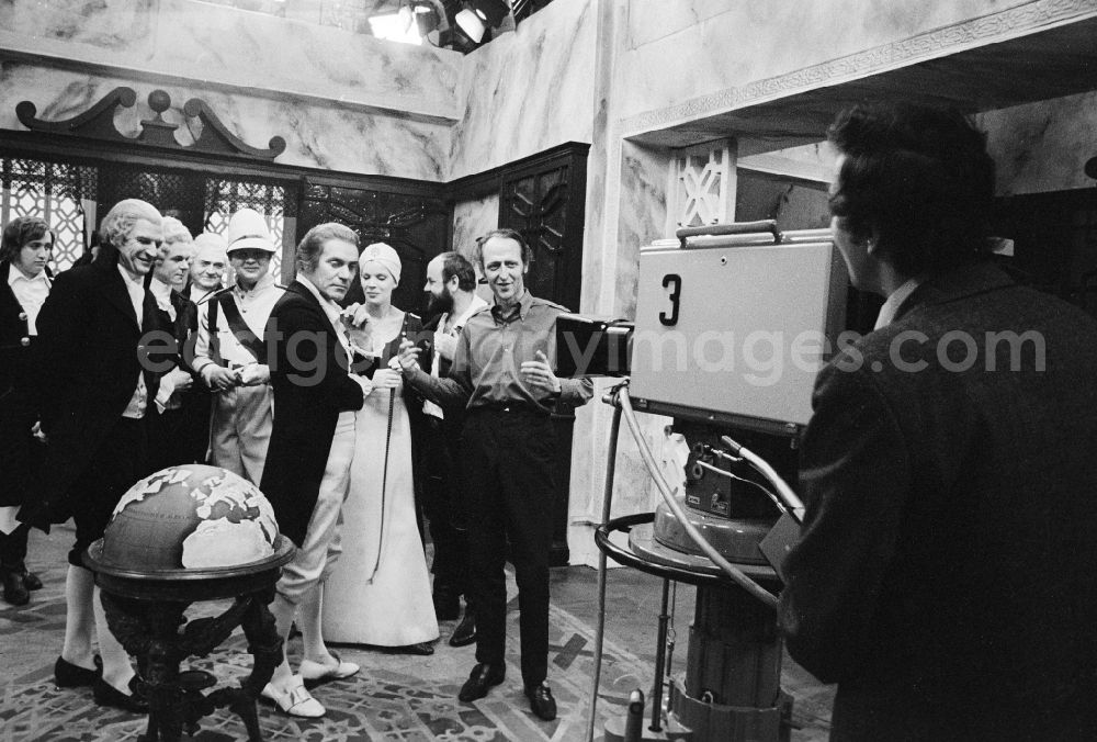 GDR image archive: Berlin - Photographs in historical costumes in a studio of the German television radio (DFF) in Adlershof in Berlin, the former capital of the GDR, German democratic republic
