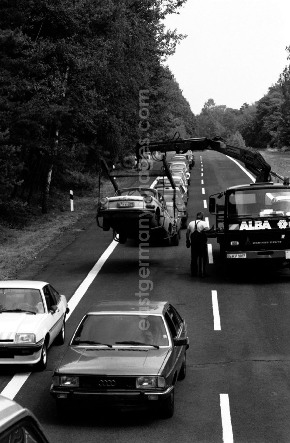 GDR image archive: Brandenburg-Drewitz - Filmautokulissenbau auf ehem. Autobahn Drewitz 09.08.9