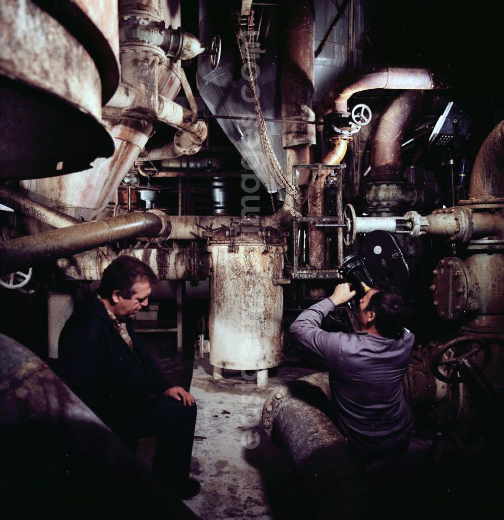 Güstrow: Filterbehälter mit Rohsaft in der VEB / Volkseigener Betrieb Zuckerfabrik Güstrow, heute im Besitz der Nordzucker AG. Die Fabrik gehörte zu den modernsten und leistungsfähigsten Betrieb in der DDR. Die Inbetriebnahme erfolgte im Oktober 1962.