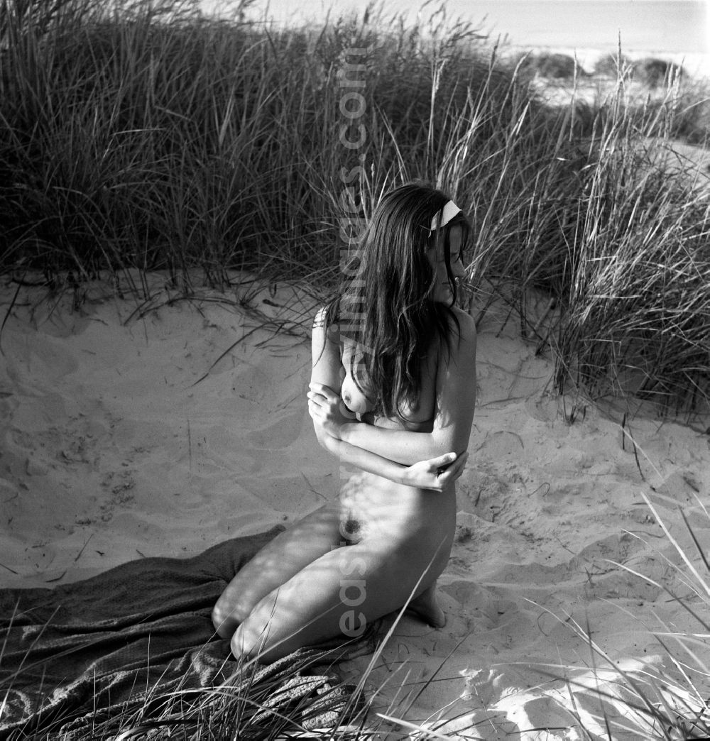 Rostock: Nude photo of a young woman on the nudist beach on the Baltic Sea in the former capital of the GDR, German Democratic Republic