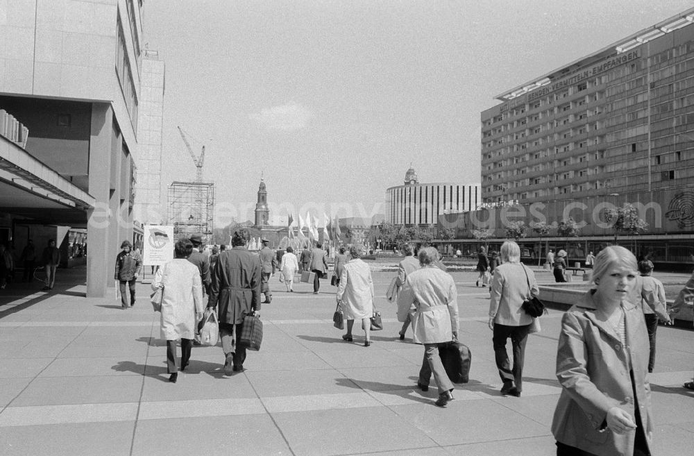 GDR photo archive: Dresden - The Prager Strasse promenade in Dresden in the federal state of Saxony on the territory of the former GDR, German Democratic Republic