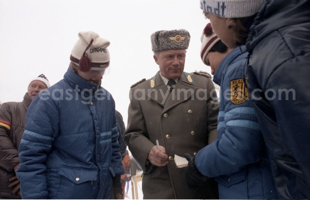 GDR photo archive: Kurort Oberwiesenthal - Gymnastics and sports festival Spartakiade in Oberwiesenthal Erzgebirge in the state of Saxony on the territory of the former GDR, German Democratic Republic. Aviator - cosmonaut Sigmund Jaehn - in the winter uniform of a major general of the LSK/LV air force of the NVA National People's Army - on the cross-country track of the skiers during the XI. Children and Youth Spartakiade of the GDR in Oberwiesenthal