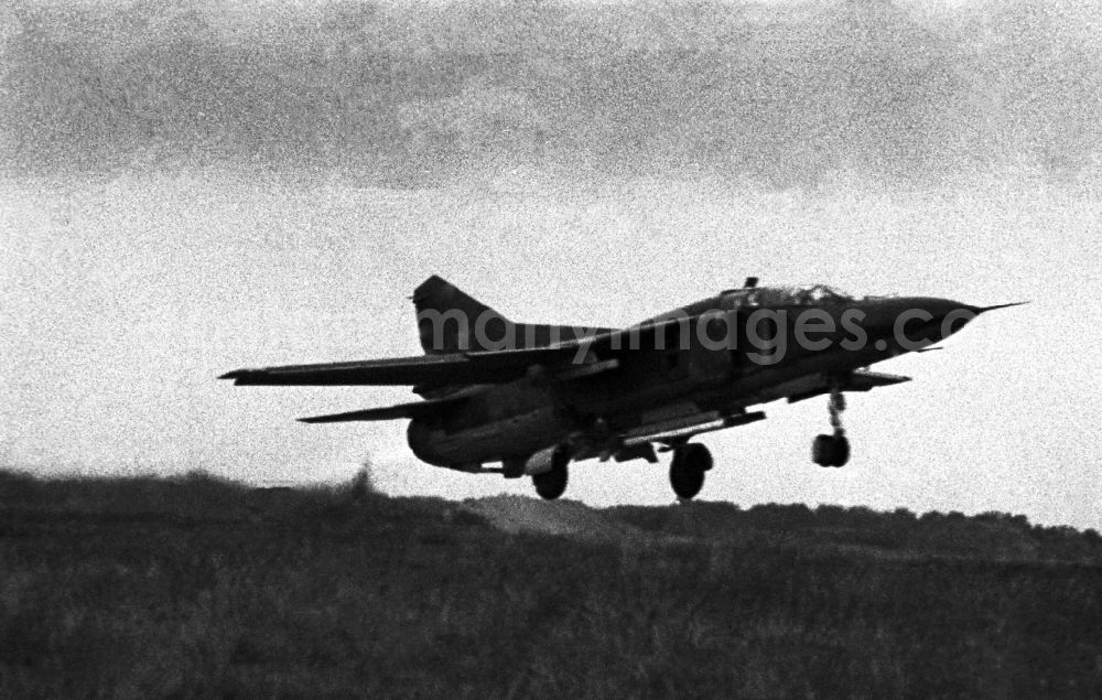 GDR picture archive: Penemünde - Flight operations in the fighter pilot - Squadron Heinrich Rau the NVA in Penemünde in Mecklenburg - Western Pomerania