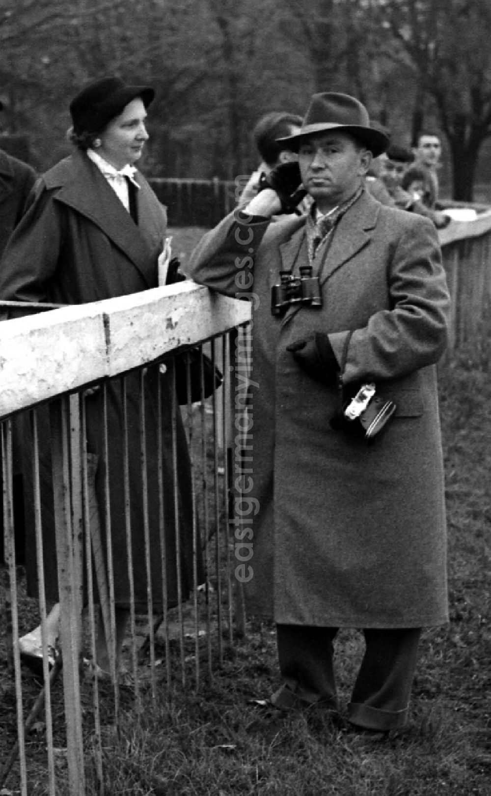 Hoppegarten: Female Photographer Hannelore and Photographer Werner Menzendorf at the Racecourse in Hoppegarten in the state Brandenburg on the territory of the former GDR, German Democratic Republic