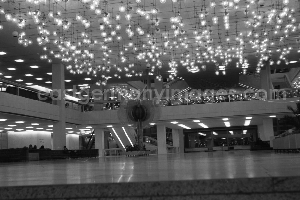 Berlin: Foyer with ceiling lighting - popularly called Erich's lamp shop in the multi-purpose building Palast der Republik in Berlin East Berlin in the territory of the former GDR, German Democratic Republic