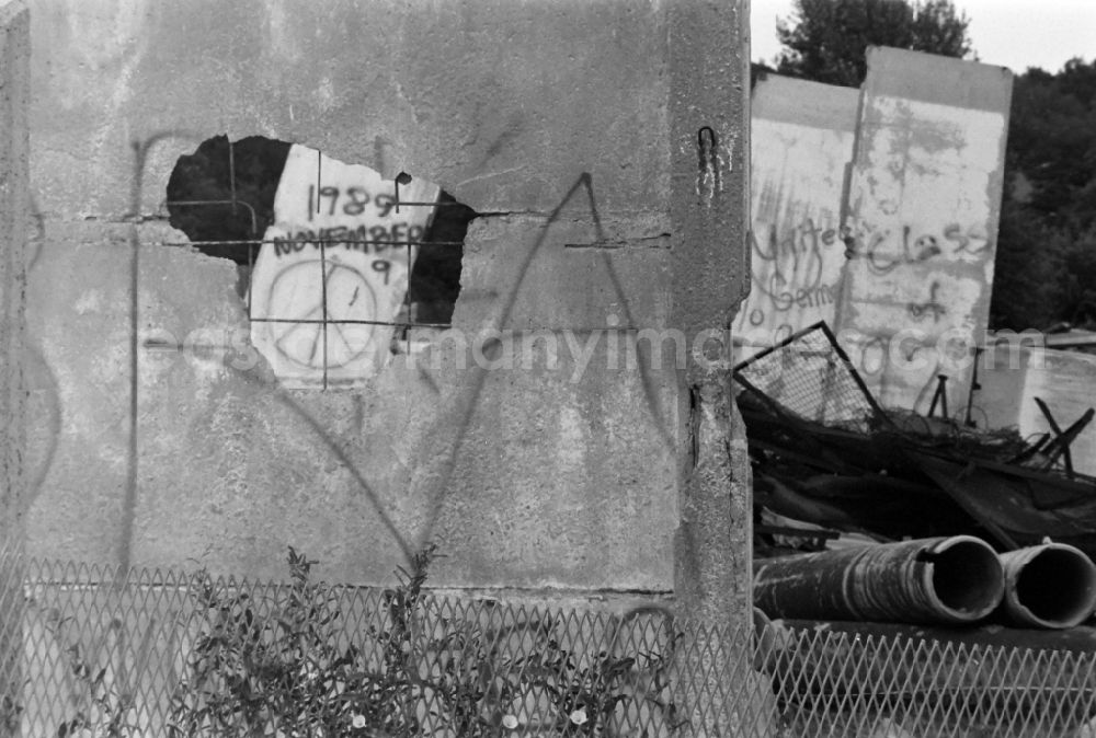 GDR image archive: Berlin - Fragments of the decaying border fortifications and wall as well as security structures in the former border strip of the state border on a camp of the border troops in the district Steinstuecken in Berlin on the territory of the former GDR, German Democratic Republic