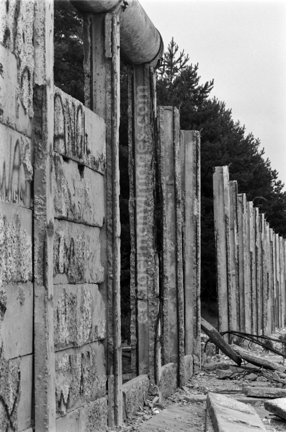 Berlin: Fragments of the decaying border fortifications and wall as well as security structures in the former border strip of the state border on a camp of the border troops in the district Steinstuecken in Berlin on the territory of the former GDR, German Democratic Republic