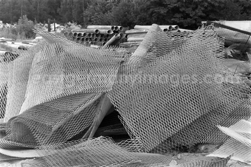 GDR picture archive: Berlin - Fragments of the decaying expanded metal barriers of the border fortifications and wall as well as security structures in the former border strip of the state border on a camp site of the border troops in the district of Steinstuecken in Berlin on the territory of the former GDR, German Democratic Republic