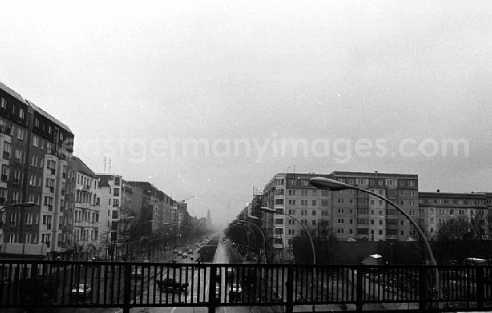 GDR picture archive: Berlin-Friedrichshain - 15.12.1986 Frankfurter Allee vom S-Bahnhof Frankfurter Tor bis - Allee Umschlagnr.: 1367