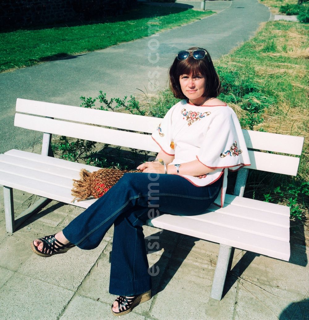 GDR image archive: Magdeburg - Woman on a park bench in Magdeburg in today's federal state of Saxony-Anhalt