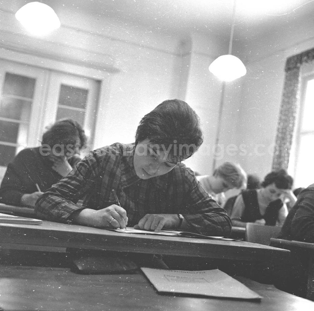 GDR image archive: Teltow - Frauenqualifizierung Teltow März 1966 Umschlagsnr.: 1966-113
