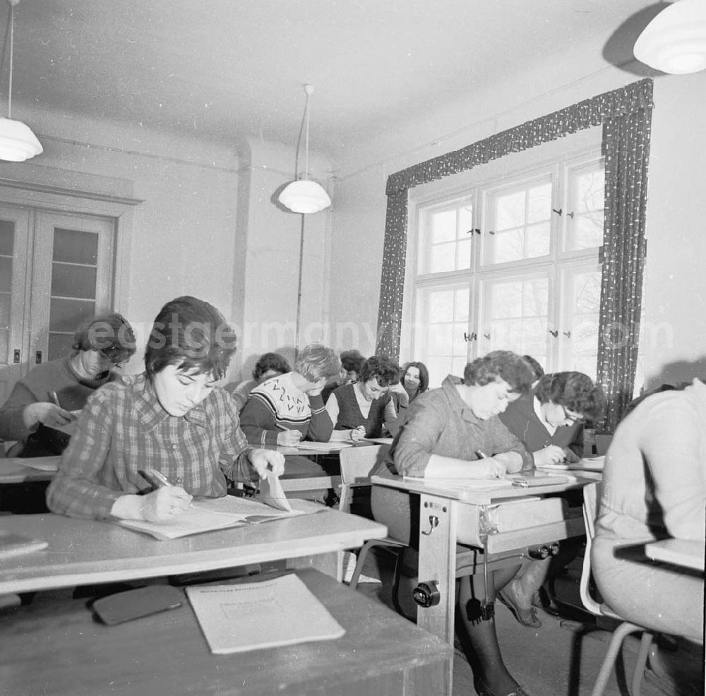 GDR photo archive: Teltow - Frauenqualifizierung Teltow März 1966 Umschlagsnr.: 1966-113