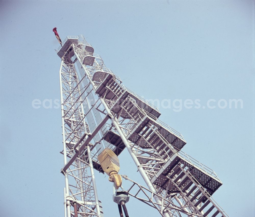 GDR image archive: Leipzig - Conveyor tower and oil rig arrangement for the gas support on the railing of the Leipzig fair in Leipzig in the federal state Saxony in the area of the former GDR, German democratic republic