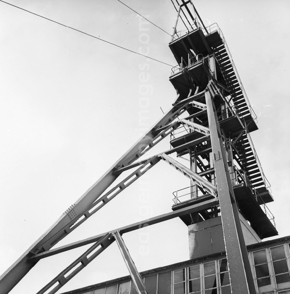 GDR photo archive: Annaberg-Buchholz - Conveyor tower on the area the mining tin pit Frohnauer hammer in Anna's mountain book wood in the federal state Saxony in the area of the former GDR, German democratic republic