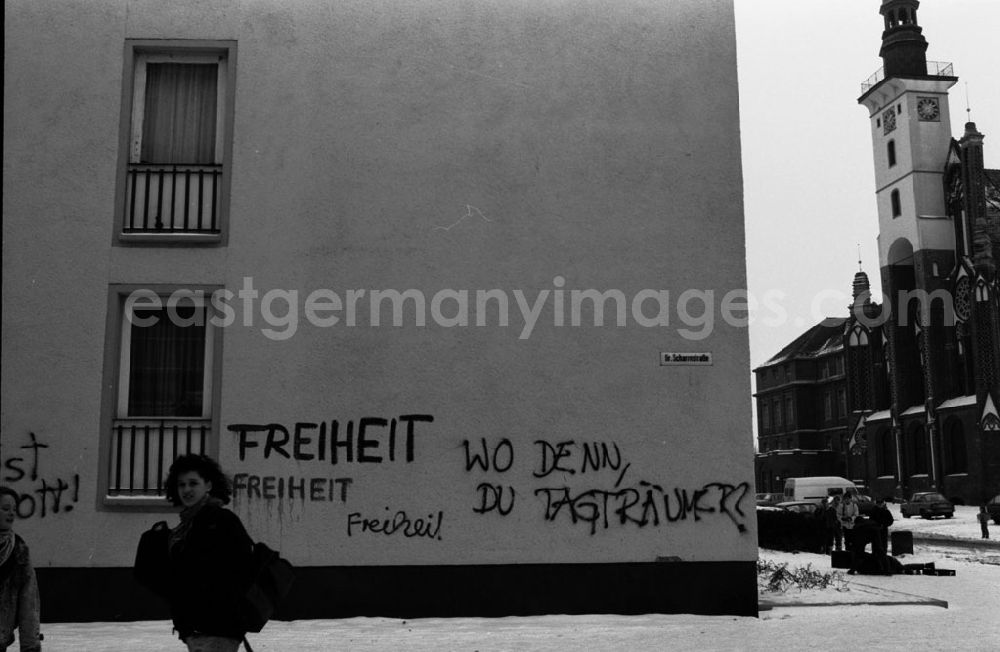 GDR photo archive: - Freiheit?-Schrift an Wand Umschlagnummer: 718