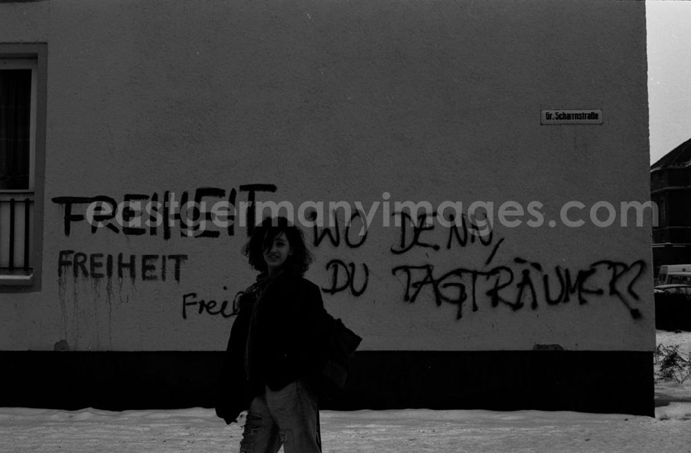 GDR picture archive: - Freiheit?-Schrift an Wand Umschlagnummer: 718