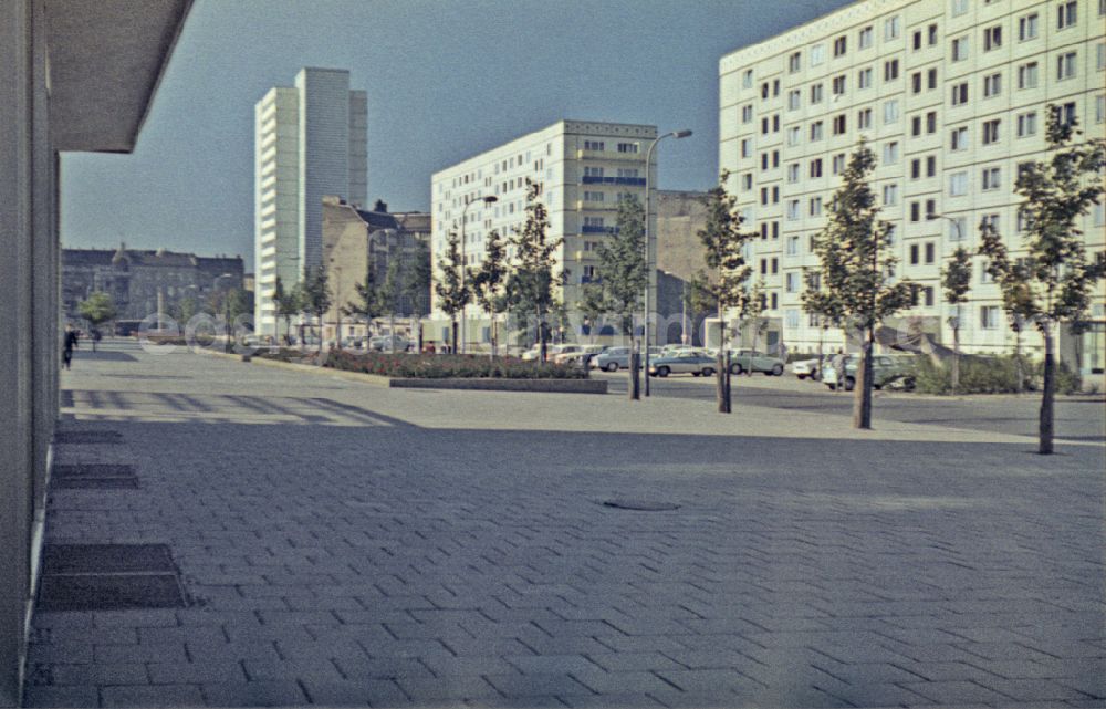 GDR picture archive: Berlin - Pedestrians and passers-by in traffic stroll along the boulevard of Stalinallee - Karl-Marx-Allee at the INTERNATIONAL cinema and the Hotel Berolina in the Mitte district of Berlin East Berlin on the territory of the former GDR, German Democratic Republic