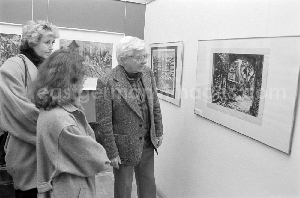 GDR image archive: Berlin - Visitors at an exhibition by Paul Kuhfuss, painter and illustrator, at Galerie a on Strausberger Platz in the Friedrichshain district of Berlin, the former capital of the GDR, German Democratic Republic