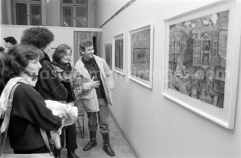 Berlin: Visitors at an exhibition by Paul Kuhfuss, painter and illustrator, at Galerie a on Strausberger Platz in the Friedrichshain district of Berlin, the former capital of the GDR, German Democratic Republic
