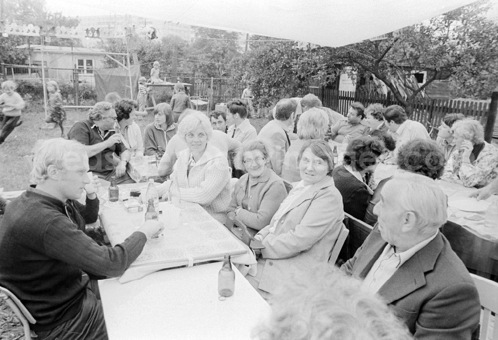 GDR image archive: Berlin - Garden party in an allotment garden settlement in Berlin, the former capital of the GDR, German Democratic Republic