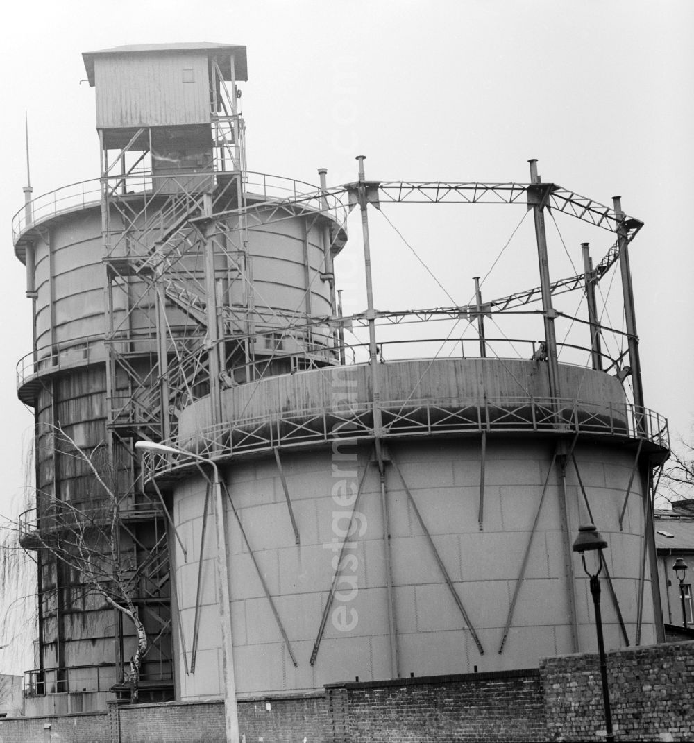 GDR image archive: Bernau bei Berlin - The technical monuments gasworks Bernau bei Berlin is one of the state of Brandenburg in the area of the former GDR, German Democratic Republic with the 1932 disc constructed gas container Gasometer was until the year 1966 in function