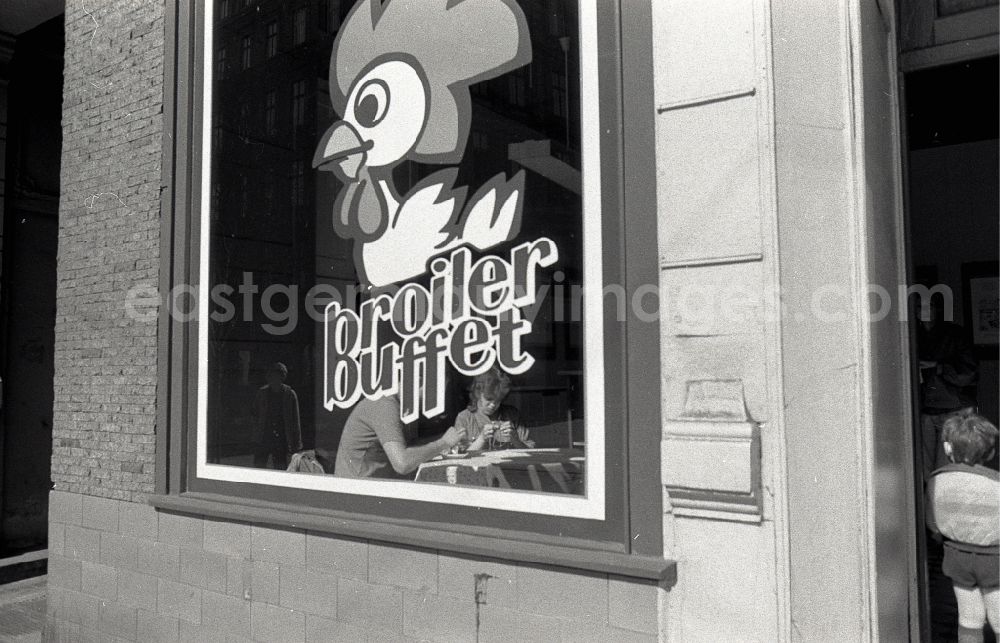 GDR picture archive: Berlin - Restaurant and tavern of a broiler restaurant in Berlin Eastberlin on the territory of the former GDR, German Democratic Republic