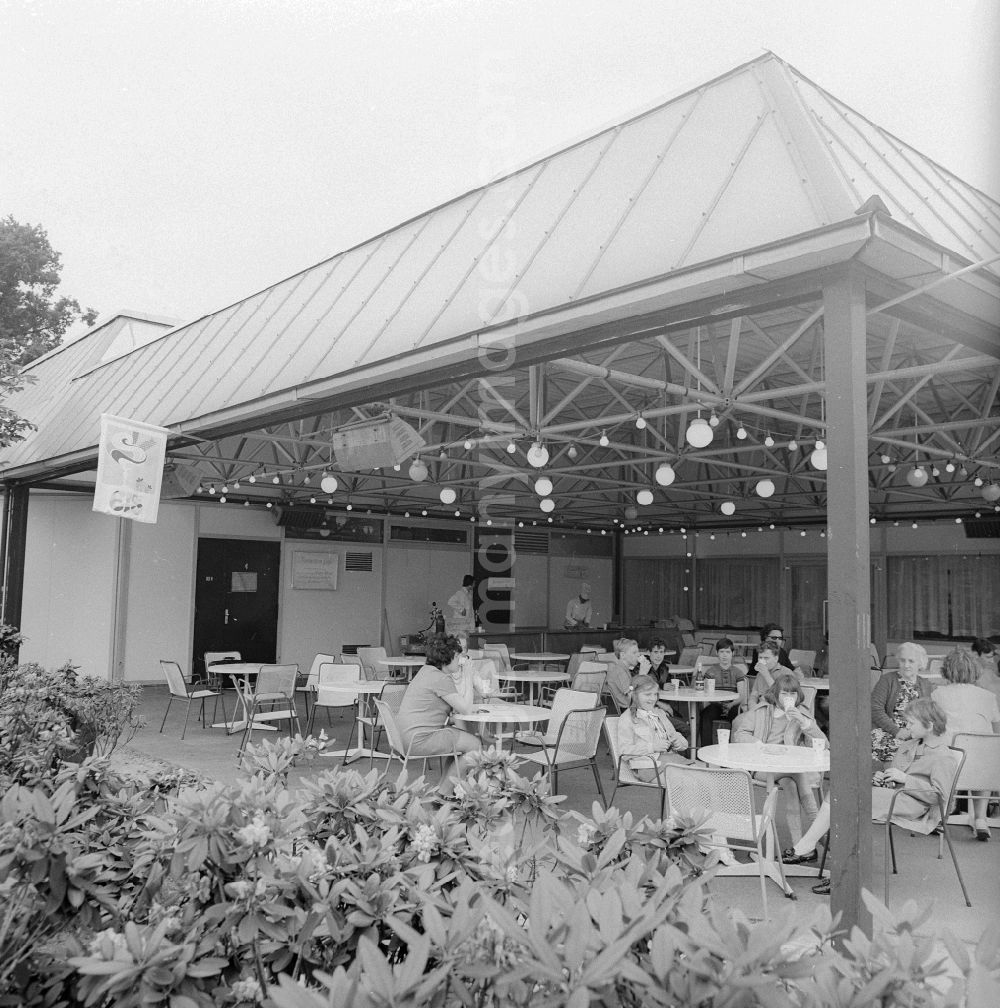 GDR photo archive: Berlin - Restaurant in the cultural park Plaenterwald in Berlin, the former capital of the GDR, German democratic republic