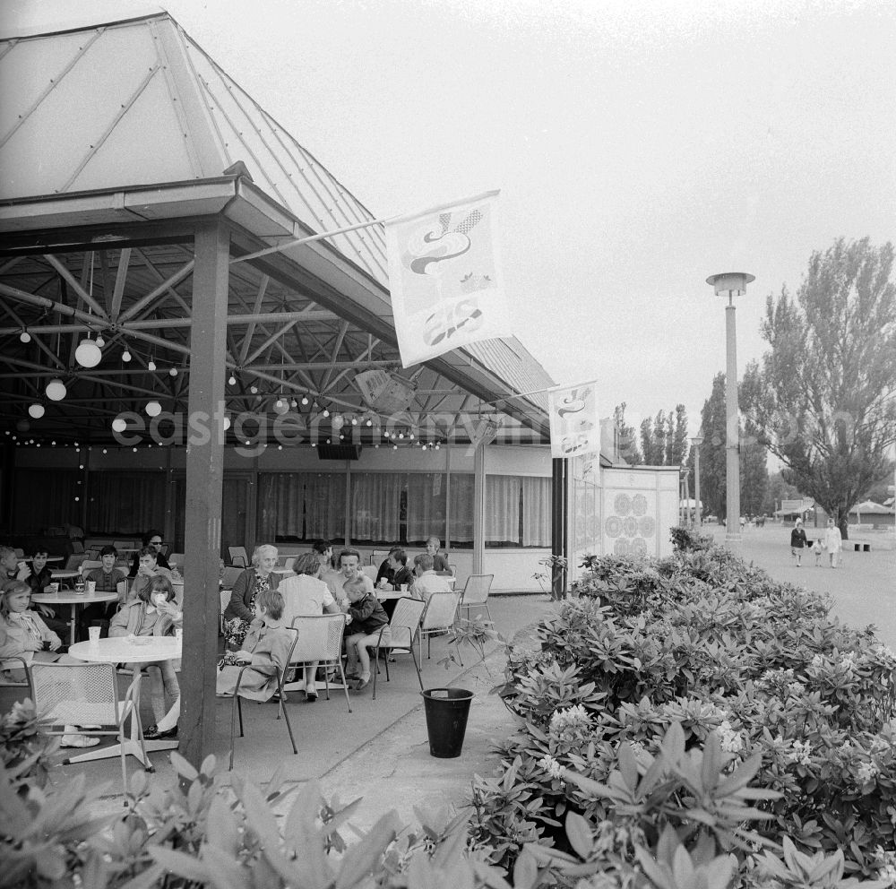 GDR image archive: Berlin - Restaurant in the cultural park Plaenterwald in Berlin, the former capital of the GDR, German democratic republic