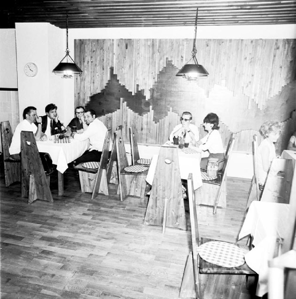 Thüringen: August 1969 Gaststätte in Thüringen