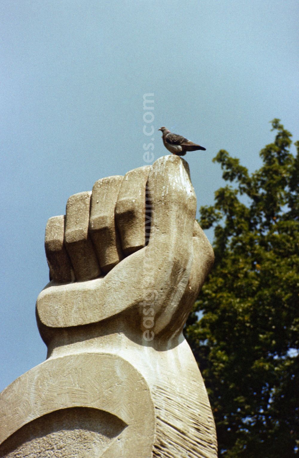 GDR picture archive: Berlin - Clenched fist by sculptor Fritz Cremer at Alexanderplatz in Berlin-Mitte on the territory of the former GDR, German Democratic Republic