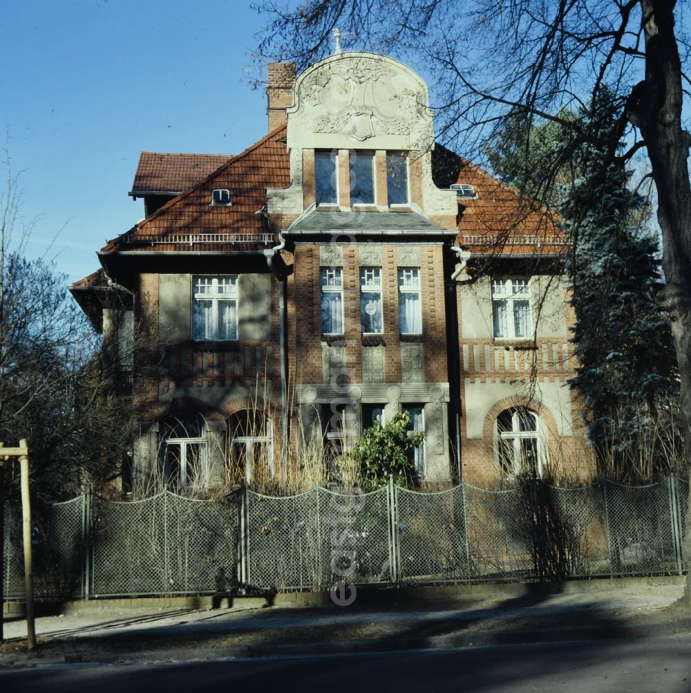 GDR photo archive: Potsdam - Facade of the villa an der Karl-Marx-Allee in the district Babelsberg in Potsdam in the state Brandenburg on the territory of the former GDR, German Democratic Republic