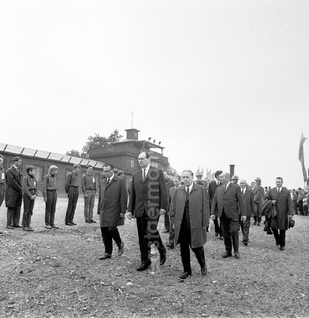 GDR picture archive: Buchenwald - 16. August 1969 25 Jahre Ermordung von Ernst Thälmann Gedenkfeier in Buchenwald mit Alfred Neumann