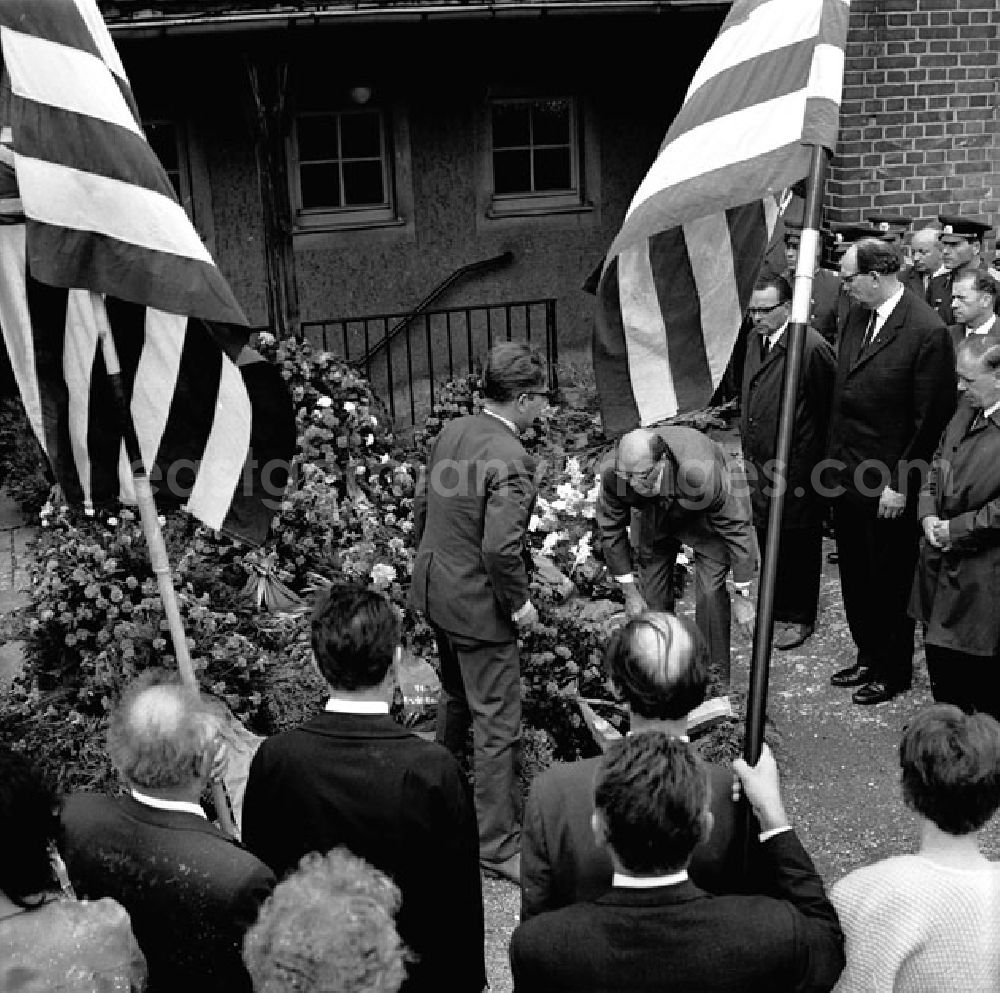 GDR image archive: Buchenwald - 16. August 1969 25 Jahre Ermordung von Ernst Thälmann Gedenkfeier in Buchenwald mit Alfred Neumann