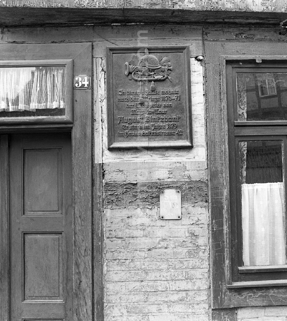 GDR photo archive: Halberstadt - Commemorative plaque placed in memory and commemoration for the trumpeter August Binkebank on street Bakenstrasse 34 in Halberstadt in the state Saxony-Anhalt on the territory of the former GDR, German Democratic Republic