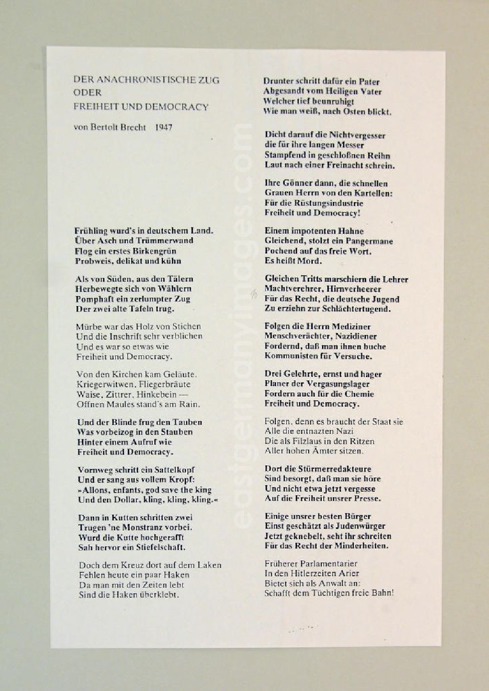 GDR picture archive: Berlin - Gedicht Teil 1 Der Anachronistische Zug oder Freiheit und Democracy von Bertolt Brecht aus dem Jahr 1947, Grundlage für Herbert Sandbergs Zyklus Der anachronistische Zug aus den Jahren 1982/83.