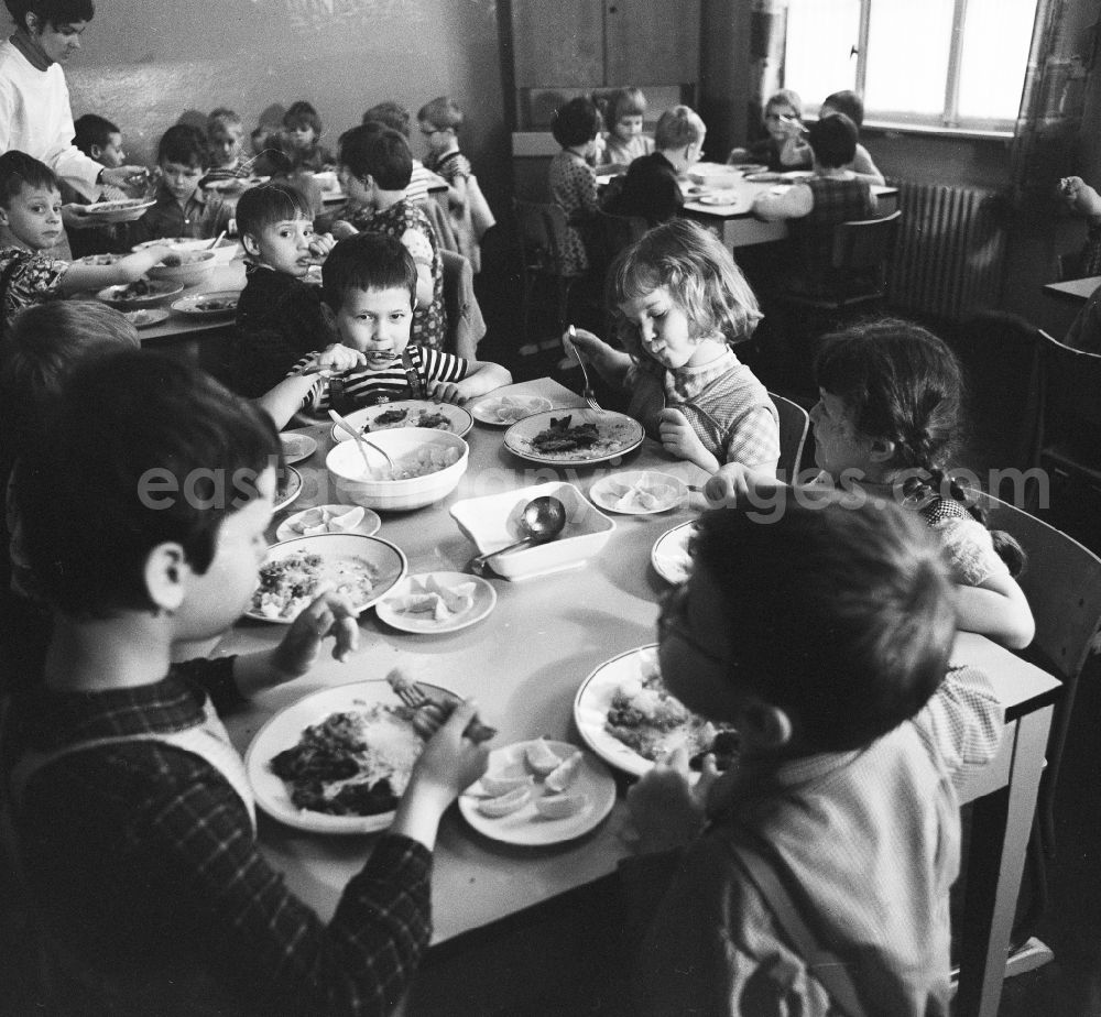 Bad Belzig: Common lunch at the child home in Bad Belzig in the federal state Brandenburg in the area of the former GDR, German democratic republic